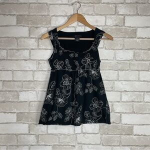 BCBGMaxAzria Black & White Sleeveless Floral Top Size S